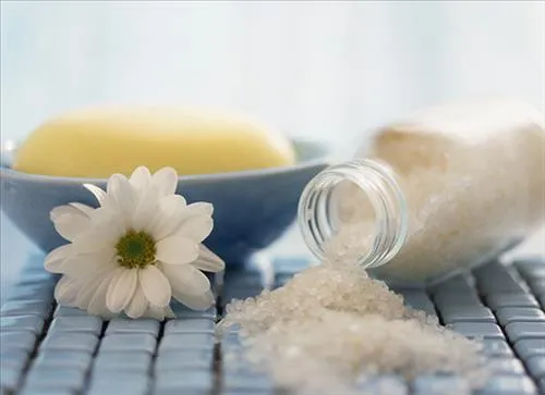 Sử dụng muối để hạn chế vận đen